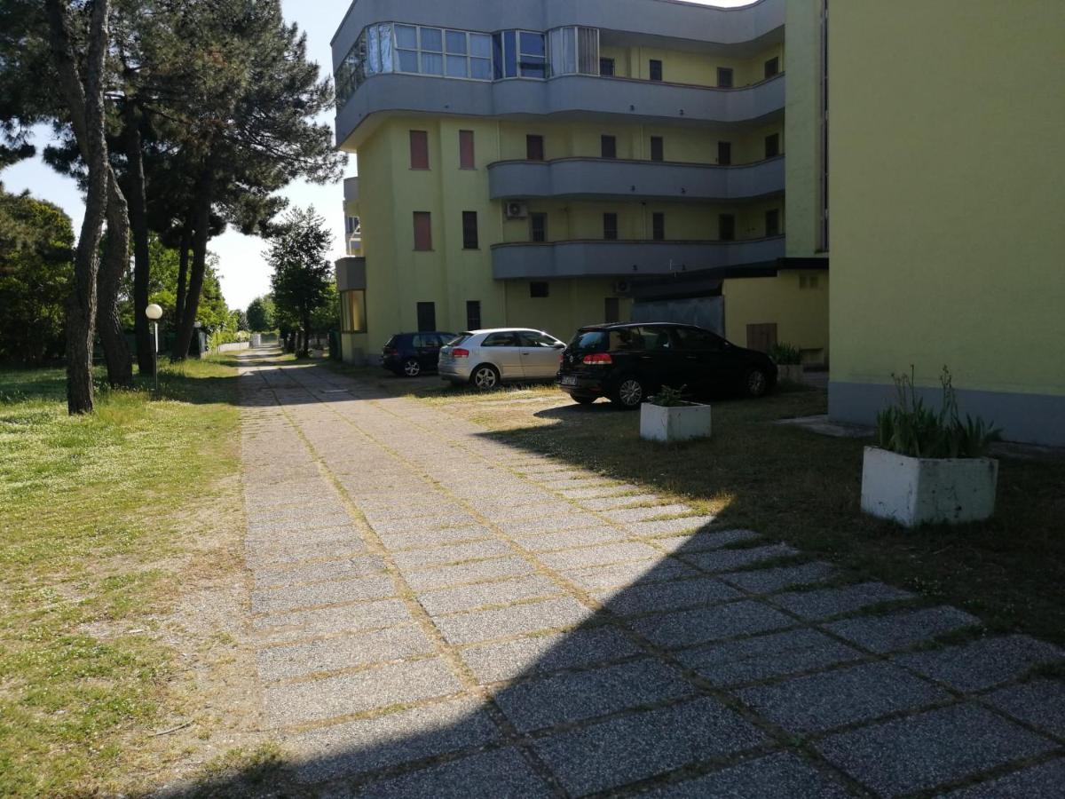 La Dolce Vita - Apartment With Shared Pool And Large Terrace Lido delle Nazioni Buitenkant foto