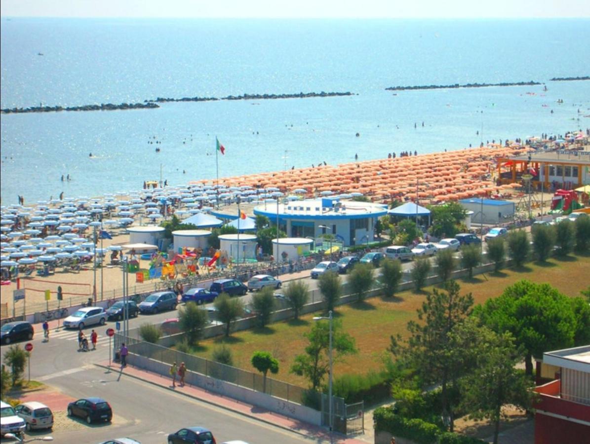 La Dolce Vita - Apartment With Shared Pool And Large Terrace Lido delle Nazioni Buitenkant foto