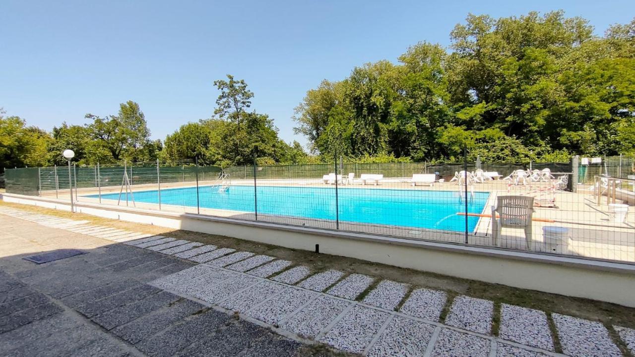 La Dolce Vita - Apartment With Shared Pool And Large Terrace Lido delle Nazioni Buitenkant foto