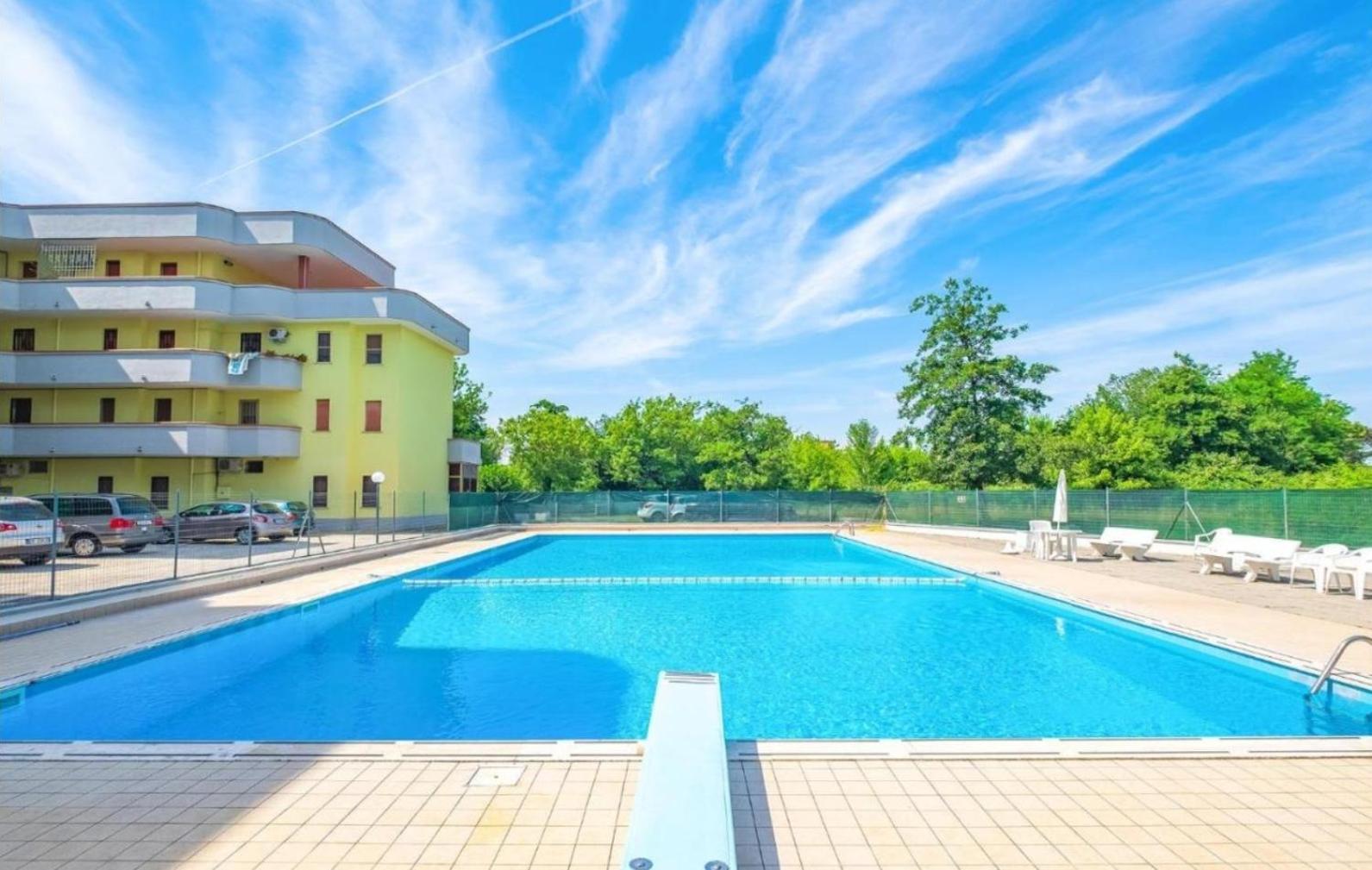 La Dolce Vita - Apartment With Shared Pool And Large Terrace Lido delle Nazioni Buitenkant foto