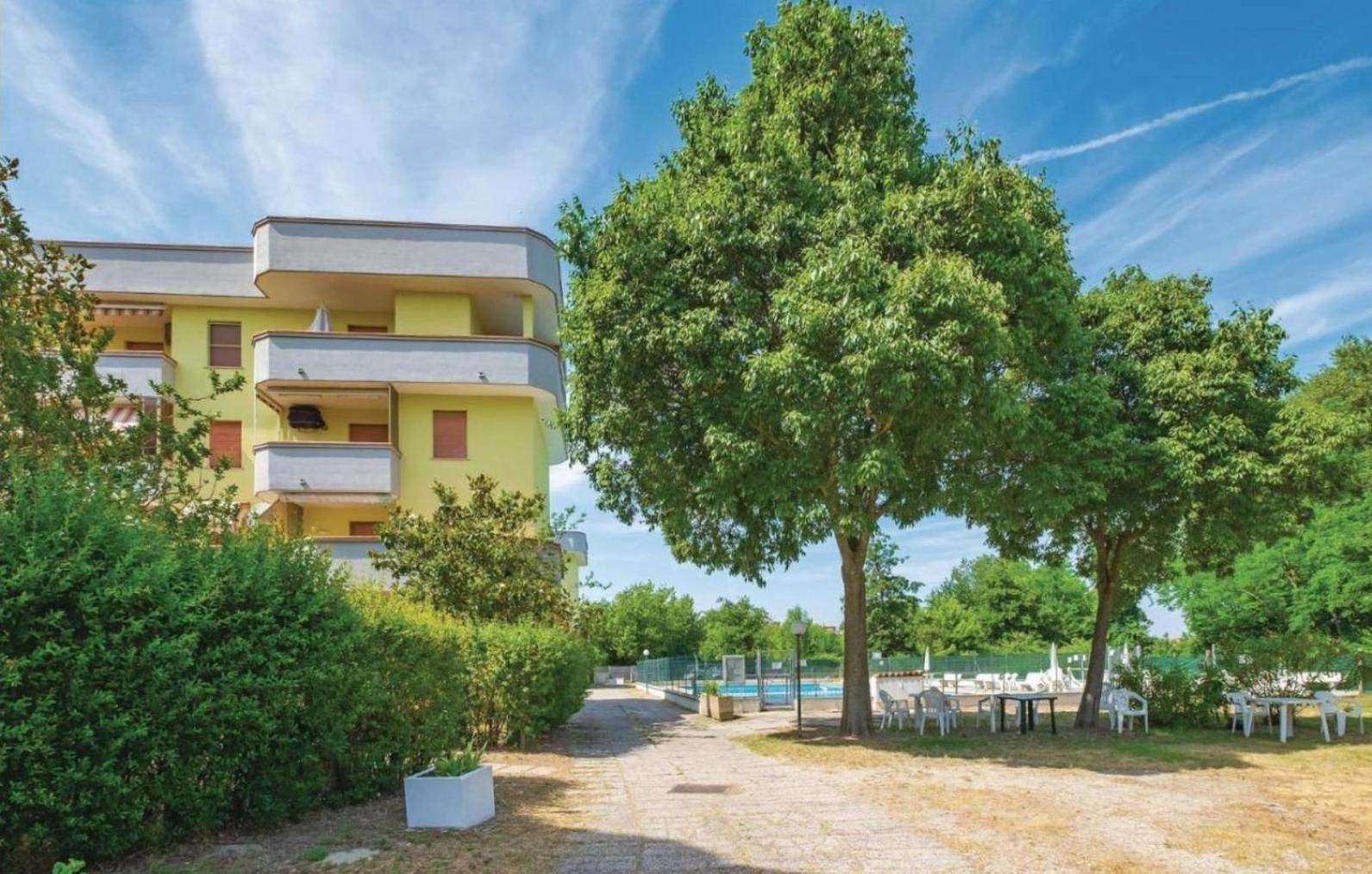 La Dolce Vita - Apartment With Shared Pool And Large Terrace Lido delle Nazioni Buitenkant foto