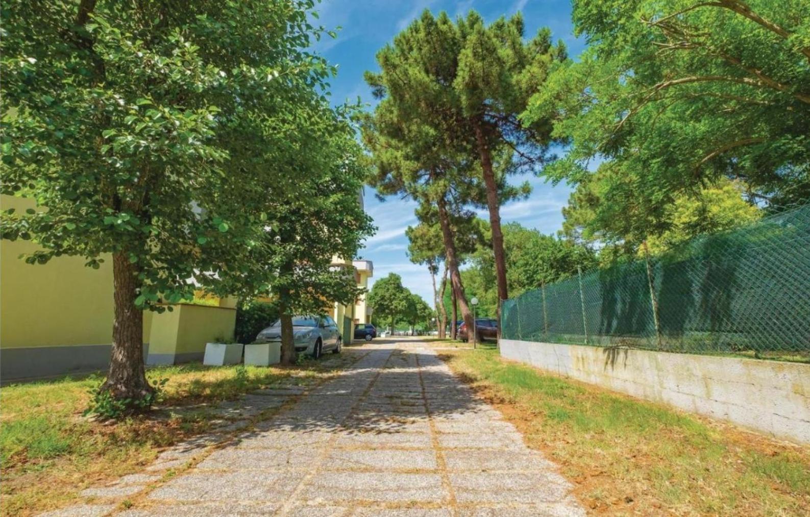 La Dolce Vita - Apartment With Shared Pool And Large Terrace Lido delle Nazioni Buitenkant foto